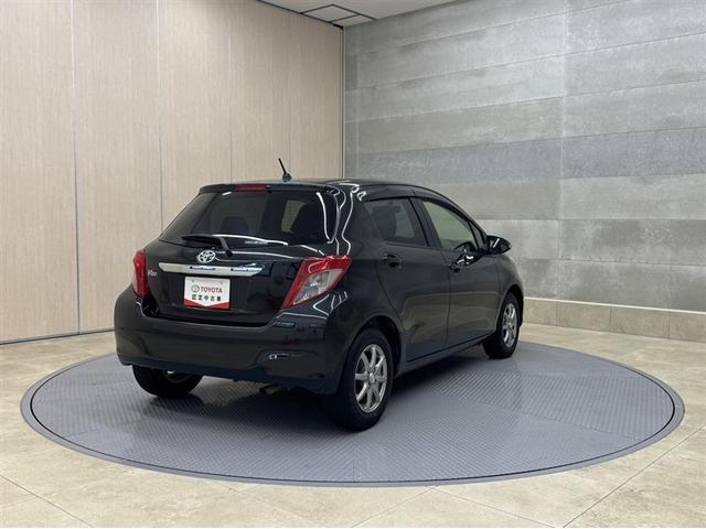 ヴィッツ Ｆ　スマイルエディション　メモリーナビ　ワンセグ　ＥＴＣ　バックモニター　オートエアコン　スマートキー　社外アルミ　ＣＤ再生　デュアルエアバック　横滑り防止装置　盗難防止装置（16枚目）