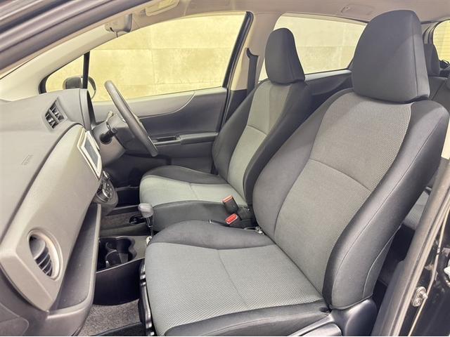 ヴィッツ Ｆ　スマイルエディション　メモリーナビ　ワンセグ　ＥＴＣ　バックモニター　オートエアコン　スマートキー　社外アルミ　ＣＤ再生　デュアルエアバック　横滑り防止装置　盗難防止装置（18枚目）