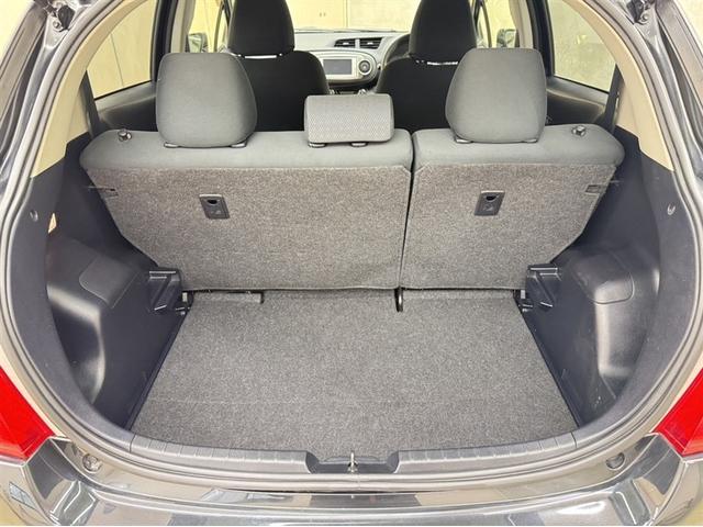 ヴィッツ Ｆ　スマイルエディション　メモリーナビ　ワンセグ　ＥＴＣ　バックモニター　オートエアコン　スマートキー　社外アルミ　ＣＤ再生　デュアルエアバック　横滑り防止装置　盗難防止装置（26枚目）