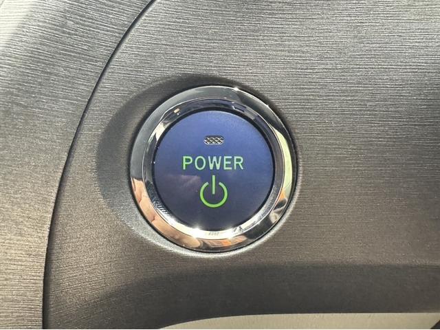 プリウス Ｇ　ＨＤＤナビ　フルセグ　Ｂｌｕｅｔｏｏｔｈ　ＥＴＣ　ＨＩＤ　バックモニター　クルーズコントロール　オートエアコン　純正アルミ　ＣＤ／ＤＶＤ再生　デュアル・サイドエアバック　横滑り防止装置　盗難防止装置（12枚目）