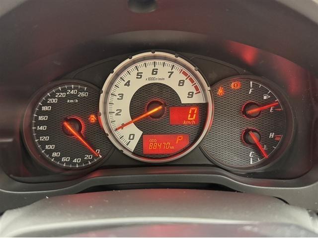 �^�R���[�^�[�𒆐S�ɔz���A���s���̎��F���E�u�ǐ���ǋ������R��^�C�v���̗p���Ă��܂��B