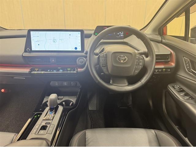 プリウス Ｚ　４ＷＤ　衝突被害軽減ブレーキ　ペダル踏み間違い急発進抑制装置　ドライブレコーダー　電源コンセント　寒冷地仕様　シートヒーター　ナビ　Ｂｌｕｅｔｏｏｔｈ　フルセグ　ブラインドスポットモニター　ＥＴＣ（7枚目）