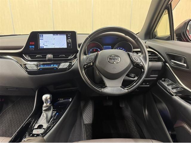 Ｃ－ＨＲ Ｇ　衝突被害軽減ブレーキ　ドライブレコーダー　ナビ　フルセグ　Ｂｌｕｅｔｏｏｔｈ　ＥＴＣ　ＬＥＤ　バックモニター　ブラインドスポットモニター　オートエアコン　クルーズコントロール　ＣＤ／ＤＶＤ再生（7枚目）