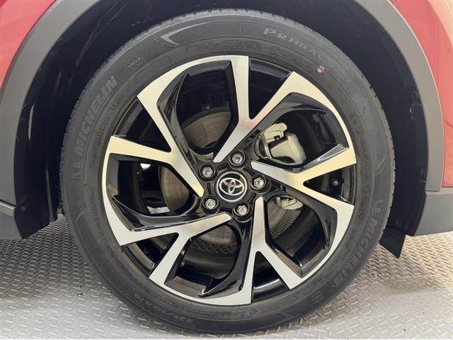 Ｃ－ＨＲ Ｇ　衝突被害軽減ブレーキ　ドライブレコーダー　ナビ　フルセグ　Ｂｌｕｅｔｏｏｔｈ　ＥＴＣ　ＬＥＤ　バックモニター　ブラインドスポットモニター　オートエアコン　クルーズコントロール　ＣＤ／ＤＶＤ再生（16枚目）