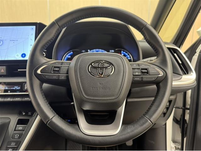 ヴォクシー ハイブリッドＳ－Ｚ　衝突被害軽減ブレーキ　ペダル踏み間違い急発進抑制装置　電源コンセント　ナビ　フルセグ　Ｂｌｕｅｔｏｏｔｈ　ＥＴＣ　ＬＥＤ　シートヒーター　全周囲カメラ　クルーズコントロール　両側電動スライドドア（8枚目）