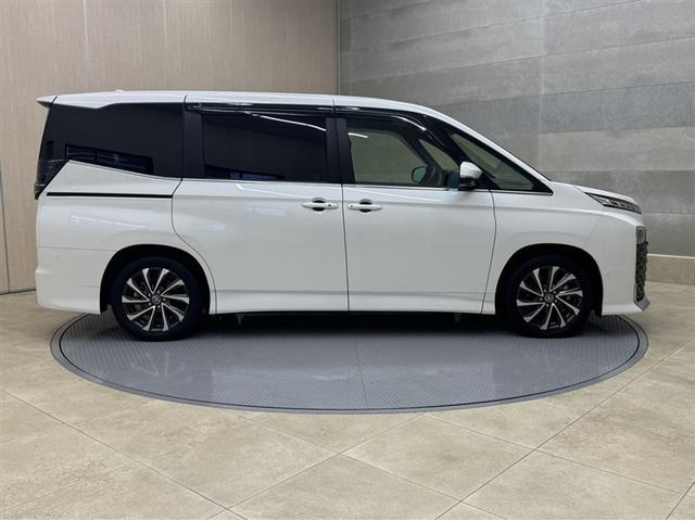 ヴォクシー ハイブリッドＳ－Ｚ　衝突被害軽減ブレーキ　ペダル踏み間違い急発進抑制装置　電源コンセント　ナビ　フルセグ　Ｂｌｕｅｔｏｏｔｈ　ＥＴＣ　ＬＥＤ　シートヒーター　全周囲カメラ　クルーズコントロール　両側電動スライドドア（21枚目）