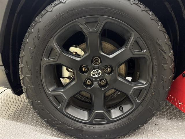 ＲＡＶ４ ハイブリッドアドベンチャー　オフロードパッケージＩＩ　当社オリジナルカスタマイズ　ルーフデッキ　ＴＲＤマッドフラップ　衝突被害軽減ブレーキ　ペダル踏み間違い急発進抑制装置　ナビ　フルセグ　Ｂｌｕｅｔｏｏｔｈ　シートヒーター・ベンチレーション　ＥＴＣ（19枚目）