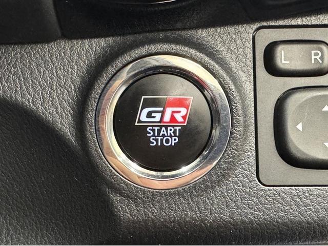 �f�q��p�G���W���X�^�[�g�{�^���ł��B�L�[���ԓ��ɂ���΁A�G���W���̎n���E��~�̓u���[�L�𓥂�ŃX�C�b�`�����������I�L�[�����o����Ԃ��Ȃ��A�����v�b�V���ŃG���W���𑀍삷��̂ŊȒP�ŃX���[�Y�ł��B