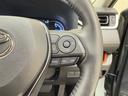 レーダークルーズコントロールを搭載しております。前車との距離をレーダーで測り一定の車間距離とスピードを保つとても便利な機能です。高速道路で楽に安心安全です!