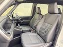 トヨタ中古車「まるごとクリーニング」施工済。外装はもちろん内装はシートを外して見えない所まで徹底洗浄しています。