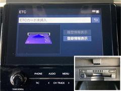 ナビ連動ＥＴＣ付きです。高速道路料金所での小銭の出し入れや雨天時における窓の開け閉めなどの煩わしさが解消できます。料金所の通過もスムーズで快適ですよ。☆使用履歴表示や音声案内もしてくれます☆ 3