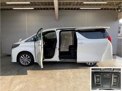 狭いスペースでも、隣の車を気にせず開閉出来るスライドドア。どんな場所でもドアを十分に大きく開くことが出来るので乗り降りや荷物を載せるのに便利です。 5