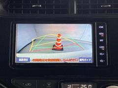 バックモニター付きです。車の後方に小型カメラが付いており、バックする際の後方の様子をモニター上に表示します。 4