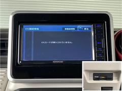 ナビ連動ＥＴＣ付きです。高速道路料金所での小銭の出し入れや雨天時における窓の開け閉めなどの煩わしさが解消できます。料金所の通過もスムーズで快適ですよ。☆使用履歴表示や音声案内もしてくれます☆ 3