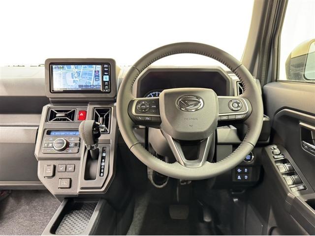 統一感があるデザインのインパネ周りです。スイッチレイアウトも使いやすいよう配置されています。