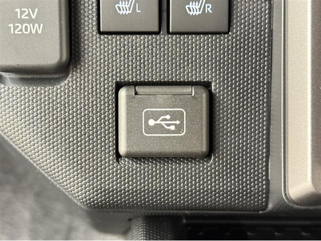 スマートフォンを接続するとディスプレイに操作可能なスマートフォンアプリが表示されます。音楽など使い慣れたアプリを画面のディスプレイで操作、ご利用いただけます☆☆