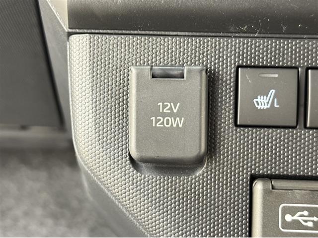 アクセサリーソケットが付いています。車内で使用出来る電源として利用出来ます。