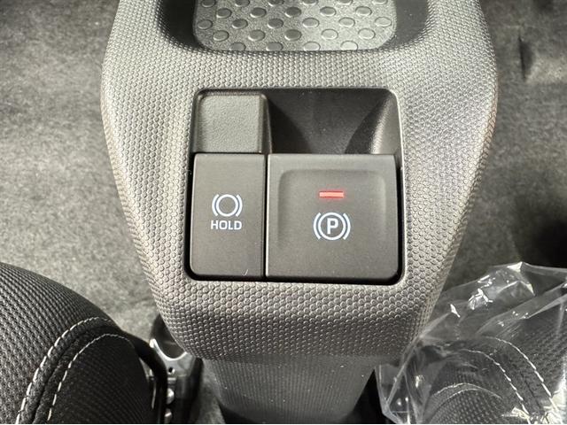 ホールド機能付電動パーキング装備です。信号待ちや坂道発進の際にとても便利な装備です。