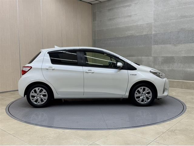 「中古車ハイブリッド保証」付き。ハイブリット機構を無償で保証します。保証期間は初度登録年月から１０年目まで、または３年間の長い方。但し累計走行距離が２０万ｋｍ以内。