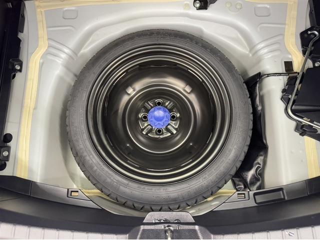今ではオプションになってしまったスペアタイヤが装備されています。万が一の時に役立ちます☆☆