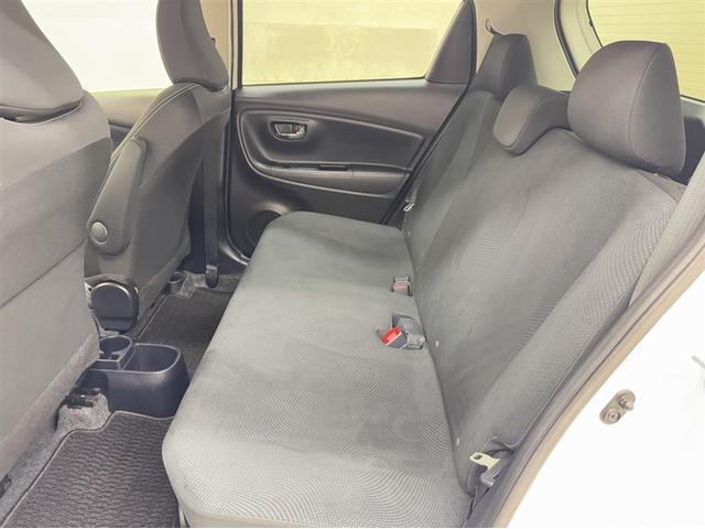 コンパクトながらリアシートもスペースをしっかり確保！「まるごとクリーニング」も実施済です。