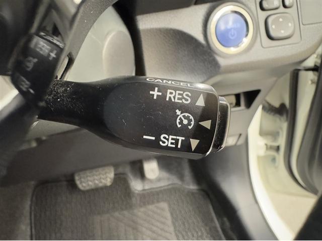 一定速度の走行をアシストしてくれるクルーズコントロール付き。お好みの速度を設定すれば、アクセルを踏まずに速度を保って走行してくれます。高速道路などの走行に便利です。ブレーキを踏めば簡単に解除出来ます。