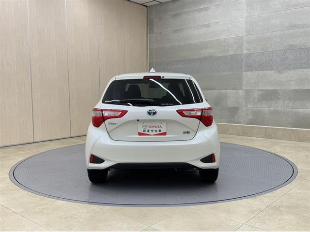 リヤ、後ろから見るとまた車の印象が変わってきますね☆☆