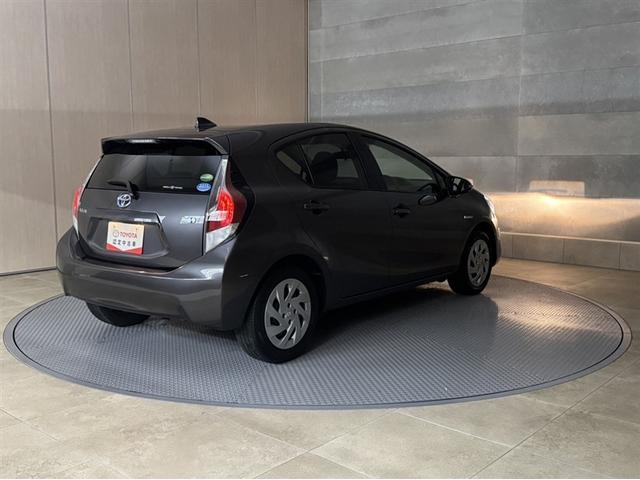 アクア S 衝突被害軽減ブレーキ ドライブレコーダー ナビ フルセグ Bluetooth バックモニター 先進ライト 車線逸脱警報 オートエアコン デュアルエアバック CD/DVD再生 横滑り防止装置(14枚目)