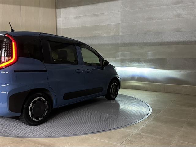 シエンタ ハイブリッドZ 全周囲モニター ドラレコ AC100V/1500Wコンセント シートヒーター 両側電動スライドドア ETC2.0 ディスプレイオーディオ ナビ フルセグTV Bluetooth ワンオーナー 記録簿(17枚目)