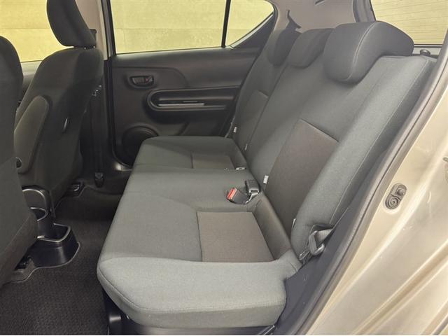 アクア Ｓスタイルブラック　衝突被害軽減ブレーキ　ペダル踏み間違い急発進抑制装置　ナビ　ワンセグ　Ｂｌｕｅｔｏｏｔｈ　ＥＴＣ　先進ライト　車線逸脱警報　スマートキー　バックモニター　オートエアコン　横滑り防止装置　盗難防止装置（19枚目）