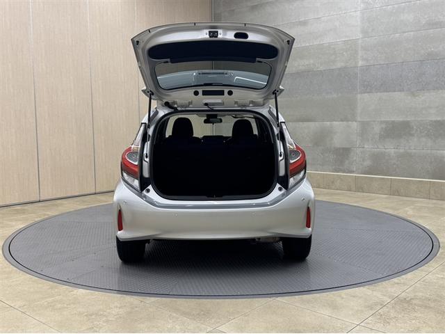 アクア Ｓスタイルブラック　衝突被害軽減ブレーキ　ペダル踏み間違い急発進抑制装置　ナビ　ワンセグ　Ｂｌｕｅｔｏｏｔｈ　ＥＴＣ　先進ライト　車線逸脱警報　スマートキー　バックモニター　オートエアコン　横滑り防止装置　盗難防止装置（26枚目）