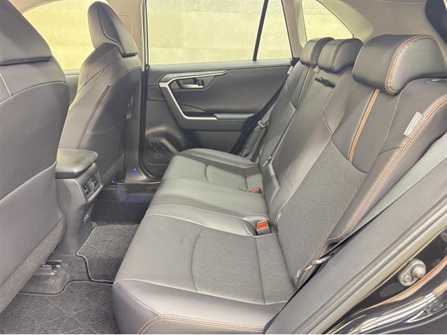 ＲＡＶ４ アドベンチャー　４ＷＤ　衝突被害軽減ブレーキ　ペダル踏み間違い急発進抑制装置　ナビ　フルセグ　Ｂｌｕｅｔｏｏｔｈ　シートヒーター・ベンチレーション　ＥＴＣ　寒冷地仕様　クルーズコントロール　ブラインドスポットモニター（23枚目）