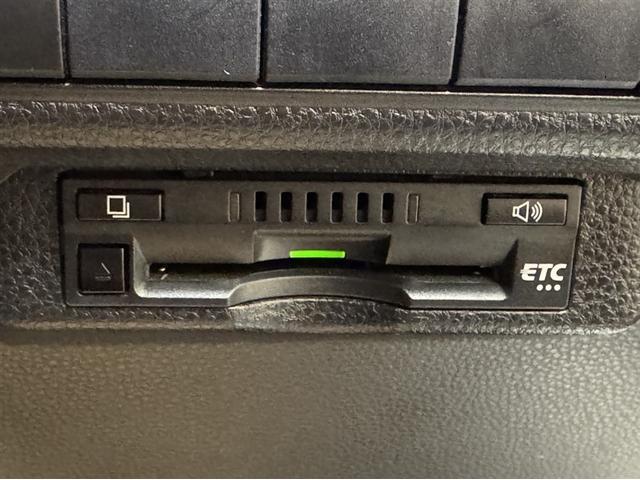 カローラツーリング ハイブリッド　ダブルバイビー　ドラレコ　ディスプレイオーディオ　バックモニター　Ｂｌｕｅｔｏｏｔｈ　ＥＴＣ　クルーズコントロール　衝突被害軽減ブレーキ　ペダル踏み間違急発進抑制装置　車線逸脱警報装置　オートハイビーム　ワンオーナー（11枚目）