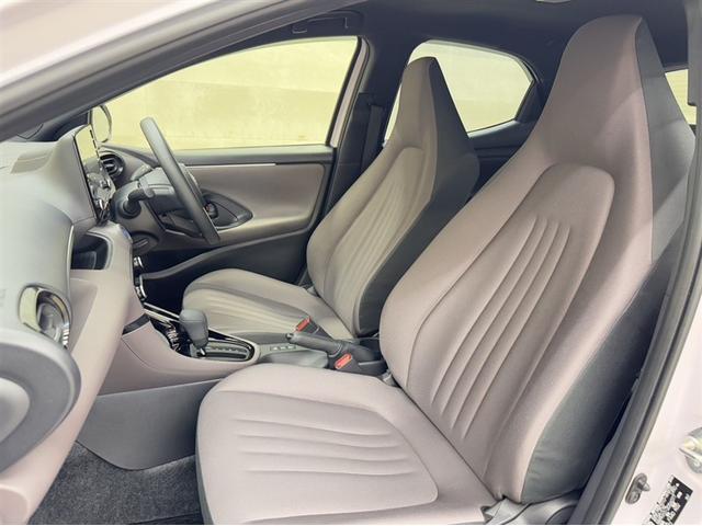 ヤリス ハイブリッドG 衝突被害軽減ブレーキ ペダル踏み間違い急発進抑制装置 ドライブレコーダー ナビ Bluetooth ETC クルーズコントロール オートエアコン スマートキー デュアル・サイドエアバック(21枚目)