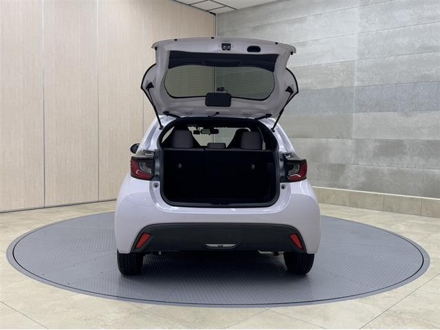 ヤリス ハイブリッドG 衝突被害軽減ブレーキ ペダル踏み間違い急発進抑制装置 ドライブレコーダー ナビ Bluetooth ETC クルーズコントロール オートエアコン スマートキー デュアル・サイドエアバック(29枚目)