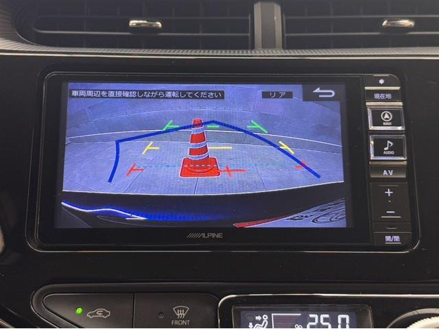 アクア Sスタイルブラック 衝突被害軽減ブレーキ ナビ フルセグ Bluetooth ETC バックモニター 先進ライト 車線逸脱警報 スマートキー オートエアコン デュアルエアバック CD/DV再生 社外アルミ 横滑り防止装置(8枚目)