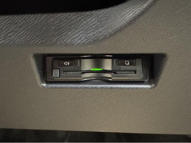 アクア Sスタイルブラック 衝突被害軽減ブレーキ ナビ フルセグ Bluetooth ETC バックモニター 先進ライト 車線逸脱警報 スマートキー オートエアコン デュアルエアバック CD/DV再生 社外アルミ 横滑り防止装置(10枚目)