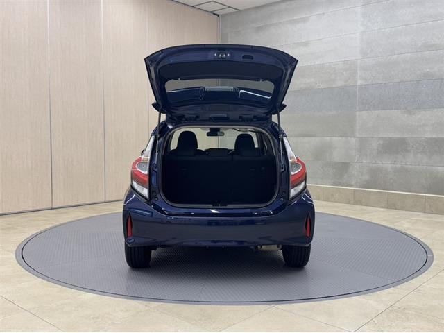 アクア Sスタイルブラック 衝突被害軽減ブレーキ ナビ フルセグ Bluetooth ETC バックモニター 先進ライト 車線逸脱警報 スマートキー オートエアコン デュアルエアバック CD/DV再生 社外アルミ 横滑り防止装置(27枚目)