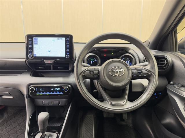 ヤリス ハイブリッドG 全周囲モニター ETC2.0 ディスプレイオーディオ ナビ Bluetooth ディスクプレーヤー クルーズコントロール 衝突被害軽減ブレーキ ペダル踏間違急発進抑制装置 車線逸脱警 オートハイビーム(6枚目)