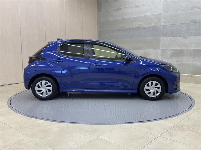 ヤリス ハイブリッドG 全周囲モニター ETC2.0 ディスプレイオーディオ ナビ Bluetooth ディスクプレーヤー クルーズコントロール 衝突被害軽減ブレーキ ペダル踏間違急発進抑制装置 車線逸脱警 オートハイビーム(15枚目)