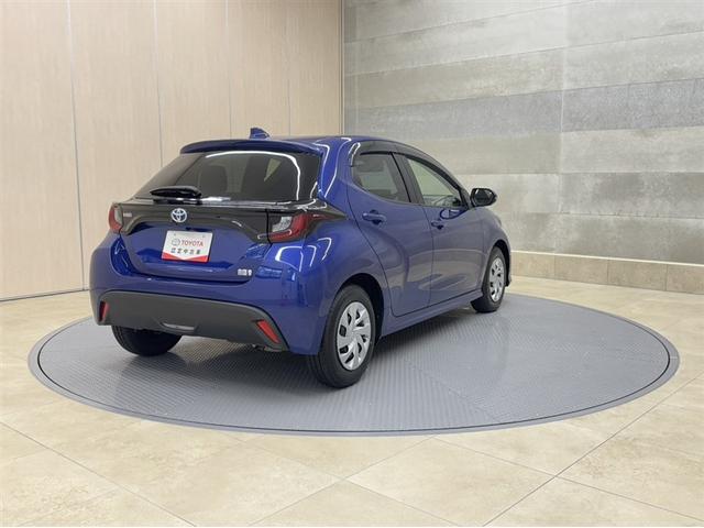 ヤリス ハイブリッドG 全周囲モニター ETC2.0 ディスプレイオーディオ ナビ Bluetooth ディスクプレーヤー クルーズコントロール 衝突被害軽減ブレーキ ペダル踏間違急発進抑制装置 車線逸脱警 オートハイビーム(16枚目)