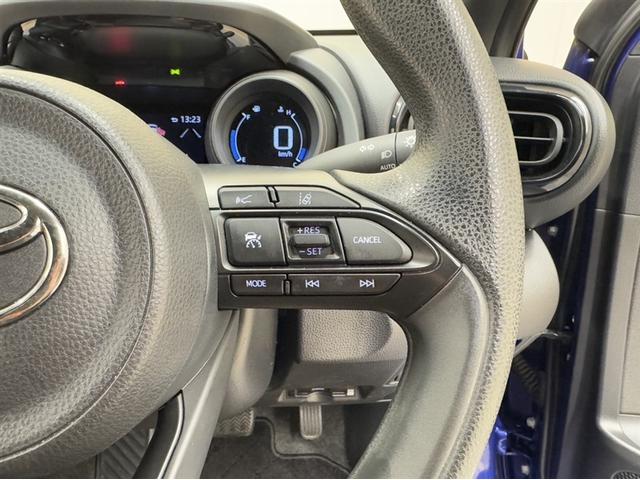 ヤリス ハイブリッドG 全周囲モニター ETC2.0 ディスプレイオーディオ ナビ Bluetooth ディスクプレーヤー クルーズコントロール 衝突被害軽減ブレーキ ペダル踏間違急発進抑制装置 車線逸脱警 オートハイビーム(25枚目)