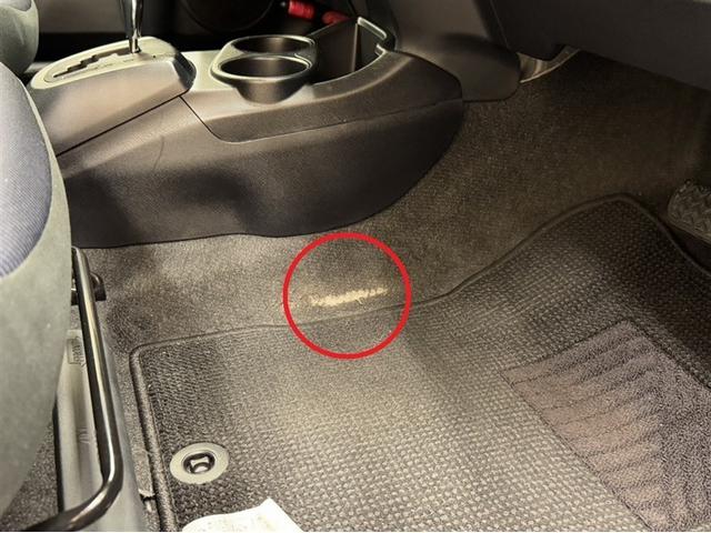 アクア Ｓ　衝突被害軽減ブレーキ　車線逸脱警報装置　オートハイビーム　フルセグ内蔵メモリーナビ　ＤＶＤ再生　Ｂｌｕｅｔｏｏｔｈ　バックモニター　スマートキー　ワンオーナー　整備記録簿　ＬＥＤライト＆フォグランプ（28枚目）