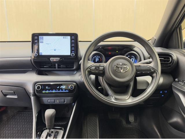 ヤリス Ｇ　全周囲モニター　ディスプレイオーディオ　ナビ　Ｂｌｕｅｔｏｏｔｈ　ＥＴＣ　スマートキー　衝突被害軽減ブレーキ　ペダル踏間違急発進抑制装置　車線逸脱警報装置　オートハイビーム　ブラインドスポットモニター（6枚目）