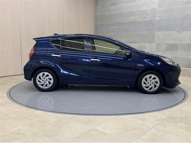 アクア Sスタイルブラック 衝突被害軽減ブレーキ ペダル踏み間違い急発進抑制装置 ナビ フルセグ Bluetooth ワンオーナー 先進ライト 車線逸脱警報 オートエアコン スマートキー CD/DVD再生 デュアルエアバック(14枚目)