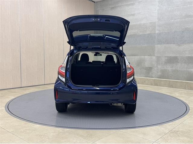 アクア Sスタイルブラック 衝突被害軽減ブレーキ ペダル踏み間違い急発進抑制装置 ナビ フルセグ Bluetooth ワンオーナー 先進ライト 車線逸脱警報 オートエアコン スマートキー CD/DVD再生 デュアルエアバック(26枚目)