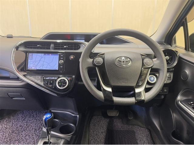 アクア Ｓ　衝突被害軽減ブレーキ　ナビ　フルセグ　Ｂｌｕｅｔｏｏｔｈ　ＥＴＣ　バックモニター　クルーズコントロール　先進ライト　車線逸脱警報　スマートキー　オートエアコン　ＣＤ／ＤＶＤ再生　記録簿　横滑防止装置（6枚目）