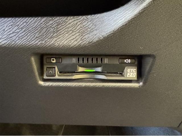 アクア Ｓ　衝突被害軽減ブレーキ　ナビ　フルセグ　Ｂｌｕｅｔｏｏｔｈ　ＥＴＣ　バックモニター　クルーズコントロール　先進ライト　車線逸脱警報　スマートキー　オートエアコン　ＣＤ／ＤＶＤ再生　記録簿　横滑防止装置（11枚目）