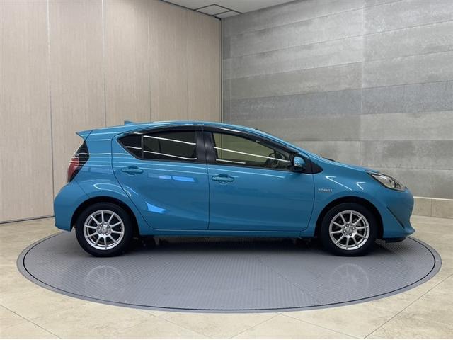 アクア Ｓ　衝突被害軽減ブレーキ　ナビ　フルセグ　Ｂｌｕｅｔｏｏｔｈ　ＥＴＣ　バックモニター　クルーズコントロール　先進ライト　車線逸脱警報　スマートキー　オートエアコン　ＣＤ／ＤＶＤ再生　記録簿　横滑防止装置（16枚目）