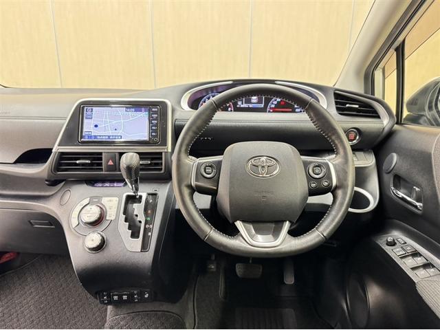 シエンタ G セーフティーエディション 衝突被害軽減ブレーキ ペダル踏み間違い急発進抑制装置 ナビ ワンセグ Bluetooth LED 全周囲カメラ 両側電動スライドドア アイドリングストップ オートエアコン 3列シート スマートキー(6枚目)